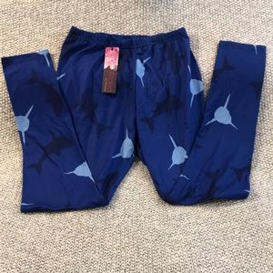 NWOT- Azalea shark leggings